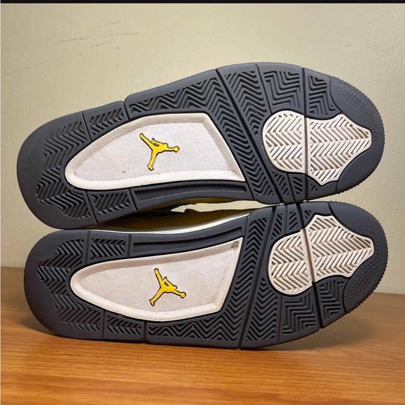 Jordan 4 Lightning - Picture 5 of 9